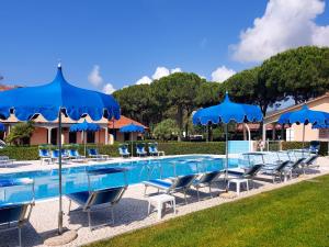 The swimming pool at or close to Lido Azzurro Residence rta