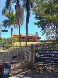 Budova, kde se kemp nachází