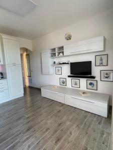 a living room with a flat screen tv on a wall at Da Marta Appartamento VISTA MARE MOZZAFIATO ISOLA ROSSA in Cascabraga