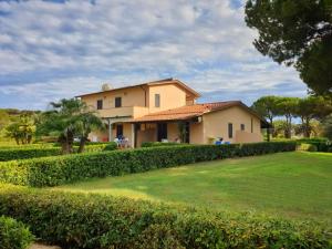 A garden outside Lido Azzurro Residence rta
