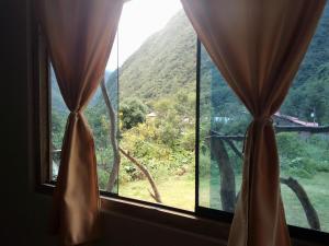 Nespecifikovaný výhled na hory nebo výhled na hory při pohledu z hostelu