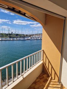 a balcony with a view of a marina at Studio les pieds dans l'eau in Cap d'Agde +5 photos