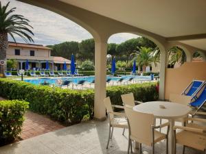 The swimming pool at or close to Lido Azzurro Residence rta