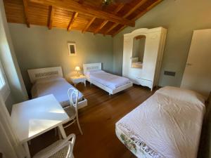 a living room with two beds and a table and a table sidx sidx at Casa RINCON DEL SOL in Villa la Bolsa +25 photos