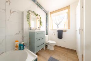 Ένα μπάνιο στο Appartement 3 chambres centre ville Calais Michelle +31 φωτογραφίες