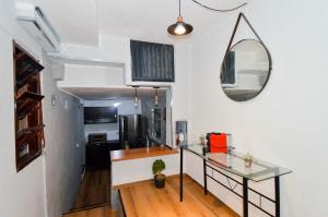 a kitchen with a glass counter and a mirror at kitnet in Guarulhos