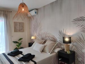 Posteľ alebo postele v izbe v ubytovaní Apartamento c/piscina centro Nerja