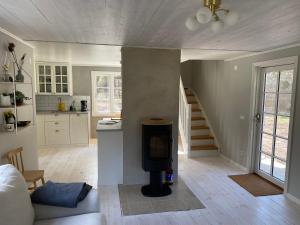 Gallery image of Avskilt nyrenoverat hus på stor naturtomt med närheten till både Visby och havet in Visby