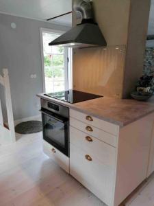 Gallery image of Avskilt nyrenoverat hus på stor naturtomt med närheten till både Visby och havet in Visby