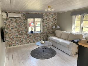 Gallery image of Avskilt nyrenoverat hus på stor naturtomt med närheten till både Visby och havet in Visby