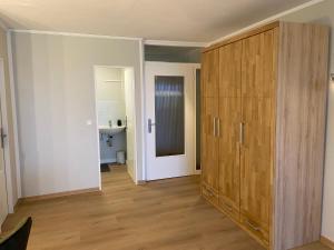 Fotografie z fotogalerie ubytování Apartment Bodenseepanorama mit wunderschönem Alpenpanorama und Indoor-Pool v destinaci Oberteuringen