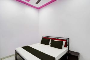 Postel nebo postele na pokoji v ubytování Hotel O New Golden Moon + 23 fotografií