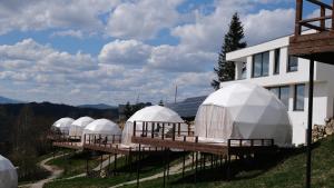 Un paisaje natural cerca del camping de lujo