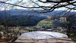 Un paisaje natural cerca del camping de lujo