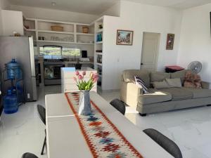 a living room with a couch and a table with flowers on it at Casa sierra de la Laguna in Salalito +18 photos