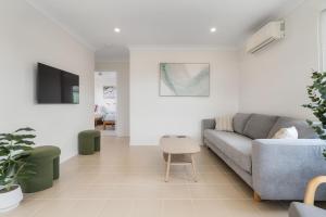 Billede fra billedgalleriet på Cute Coastal 2-Bedroom Getaway i Ettalong Beach + 25 billeder