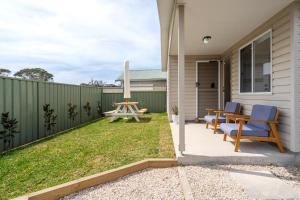 Billede fra billedgalleriet på Cute Coastal 2-Bedroom Getaway i Ettalong Beach