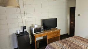 Postel nebo postele na pokoji v ubytování Camelot Court Motel