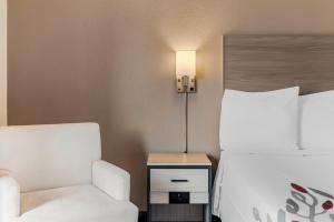 Letto o letti in una camera di Red Roof Inn Stroudsburg