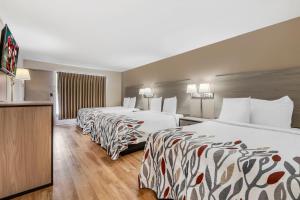 Letto o letti in una camera di Red Roof Inn Stroudsburg