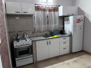 Η κουζίνα ή μικρή κουζίνα στο Cabañas Paz