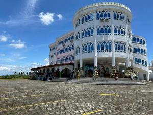 a large building with blue windows in a parking lot at Hotel Palace in La Concordia