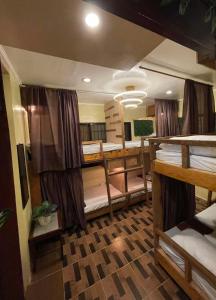 Postel nebo postele na pokoji v ubytování Four Twenty Hostel