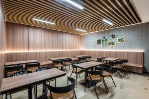 Home Inn Paibaiyun Hotel Chengdu Tianyu Road Subway Station Branch餐厅或其他用餐的地方