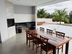 Μπαλκόνι ή βεράντα στο Refúgio Elegante com Piscina