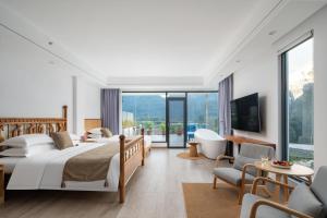 Letto o letti in una camera di Whispering Retreat