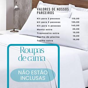 - un lit avec un panneau au-dessus dans l'établissement Flat com clube diroma GRATIS TODOS OS DIAS!, à Caldas Novas 44 autres photos