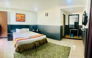 Giường trong phòng chung tại Green Town Hotel And Resort