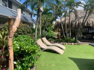 Aed väljaspool majutusasutust Tiki Ora Lodge - Tiki