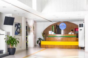 A television and/or entertainment centre at Microtel by Wyndham UP Technohub