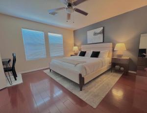 a bedroom with a bed and a ceiling fan at Houston home near the Hobby Airport in Houston