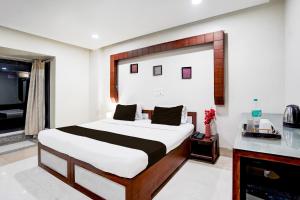 Postel nebo postele na pokoji v ubytování Townhouse Sector 122 Noida Formerly Hotel Zineb