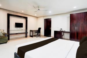 Postel nebo postele na pokoji v ubytování Townhouse Sector 122 Noida Formerly Hotel Zineb