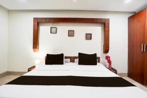 Postel nebo postele na pokoji v ubytování Townhouse Sector 122 Noida Formerly Hotel Zineb