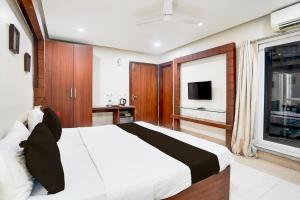 Postel nebo postele na pokoji v ubytování Townhouse Sector 122 Noida Formerly Hotel Zineb