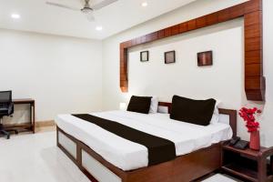 Postel nebo postele na pokoji v ubytování Townhouse Sector 122 Noida Formerly Hotel Zineb
