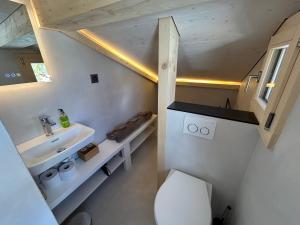 A bathroom at Alpenchalet Haldeli Ferienwohnung