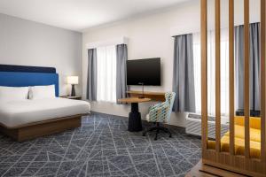 Postel nebo postele na pokoji v ubytování Hampton Inn & Suites Moline-Quad City Int'l Aprt