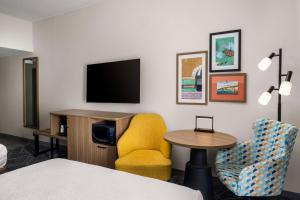 TV a/nebo společenská místnost v ubytování Hampton Inn & Suites Moline-Quad City Int'l Aprt