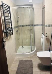 Et badeværelse på Lawendowy Relax MountainAparts + 2 billeder