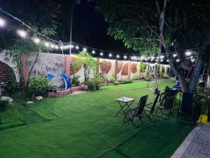 a yard with a string of lights and a table and chairs at Villa Hồ Tràm - Phòng Đơn Cozy, Hiện Đại, Thoáng Đãng in Xuyên Mộc