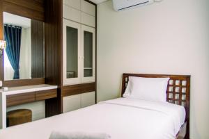 Postel nebo postele na pokoji v ubytování Comfort and Best Choice 2BR at Bintaro Icon Apartment By Travelio + 22 fotografií