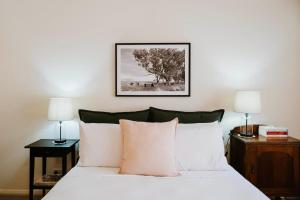 a bedroom with a white bed with two night stands and two lamps at Jewel on Lewis - Central Mudgee Haven near Wineries in Mudgee