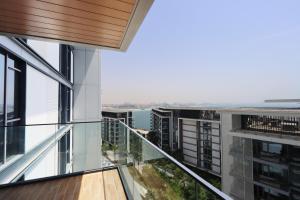 Balkón nebo terasa v ubytování Bluewaters Island - High-Floor 1 Bedroom Suite by Livbnb