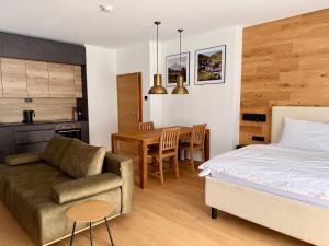 Ένα ή περισσότερα κρεβάτια σε δωμάτιο στο ELSA Spa Apartments Tux +101 φωτογραφίες