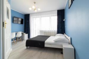 a bedroom with blue walls and a bed in a room at Willa Niezapominajka Mielno in Mielno +85 photos